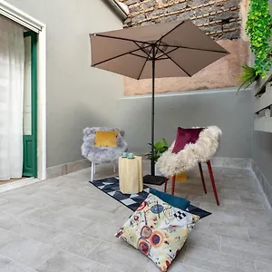 https://siciliaholic-modern-house.catania-hotels.net