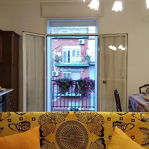 https://una-casetta-al-centro-di-napoli.hotels-amalfi.com